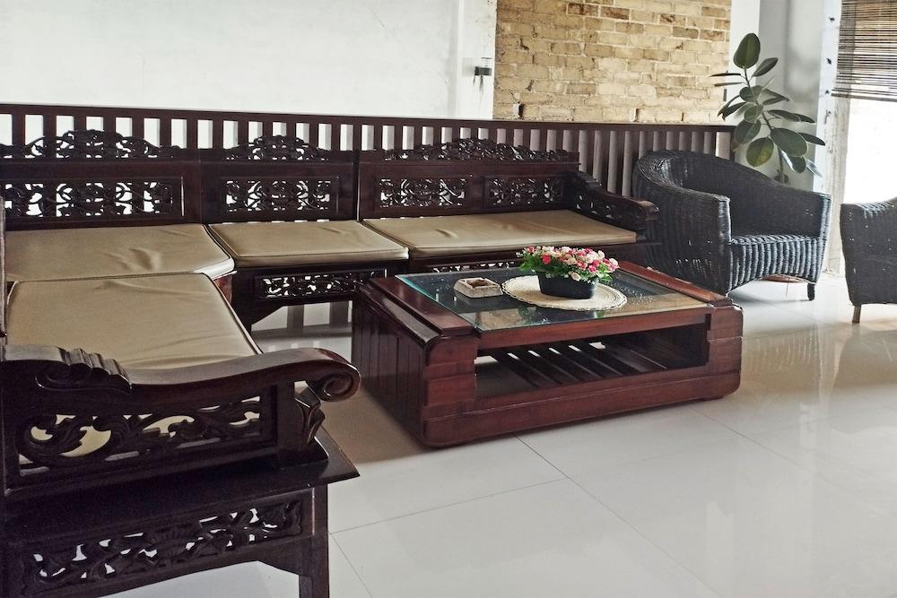 OYO 91973 Green Hotel Near Polsek Sabangau