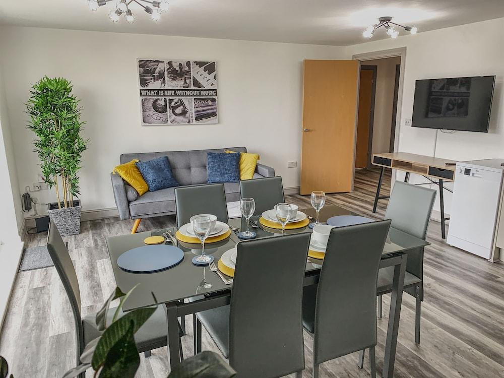 Toothbrush Apartments - 2 bed 2 bath apt