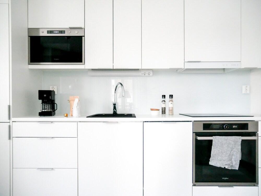 Luminous 2br with free parking & sauna