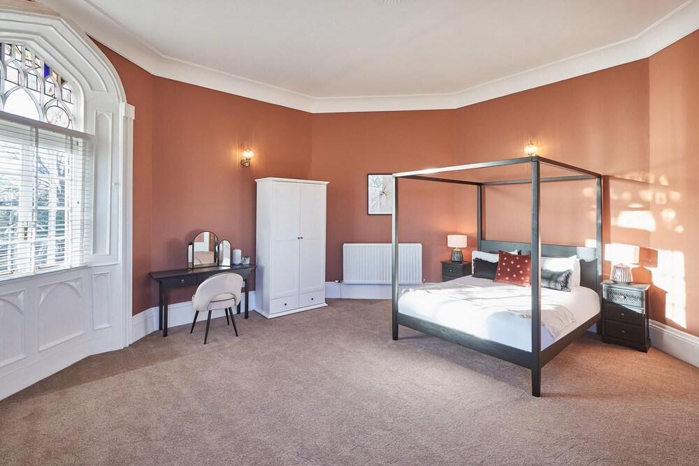 Host Stay Silton Hall