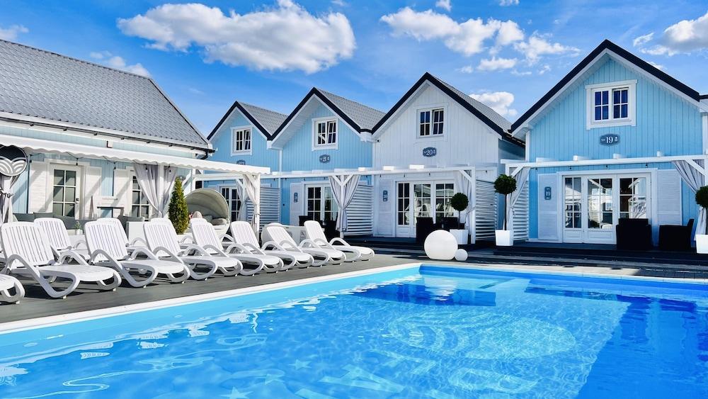 BALTIC FAMILY cottages Swimming pool Kids Club Bicycles