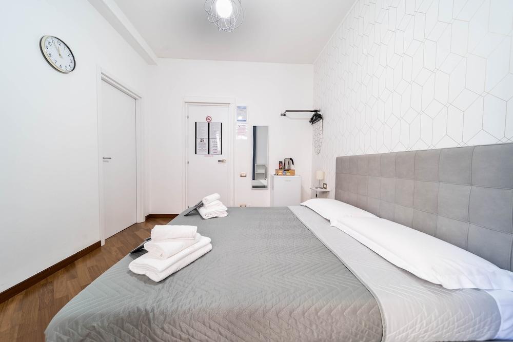 DANTE 138 CLASS ROOMS & APARTMENTS