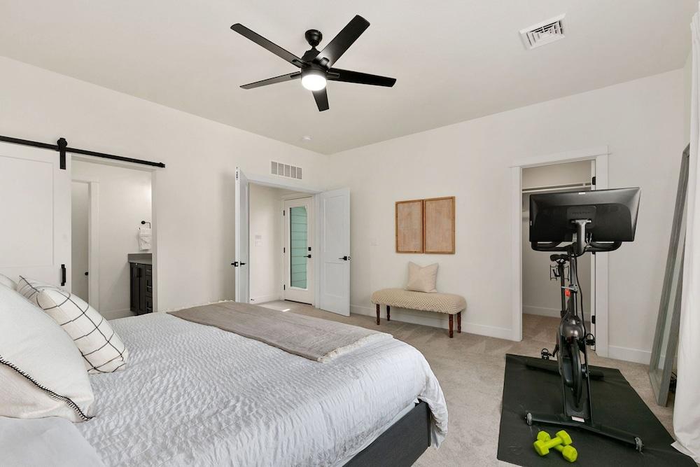 Coastal Chic Home near New Belgium & Old Town FC