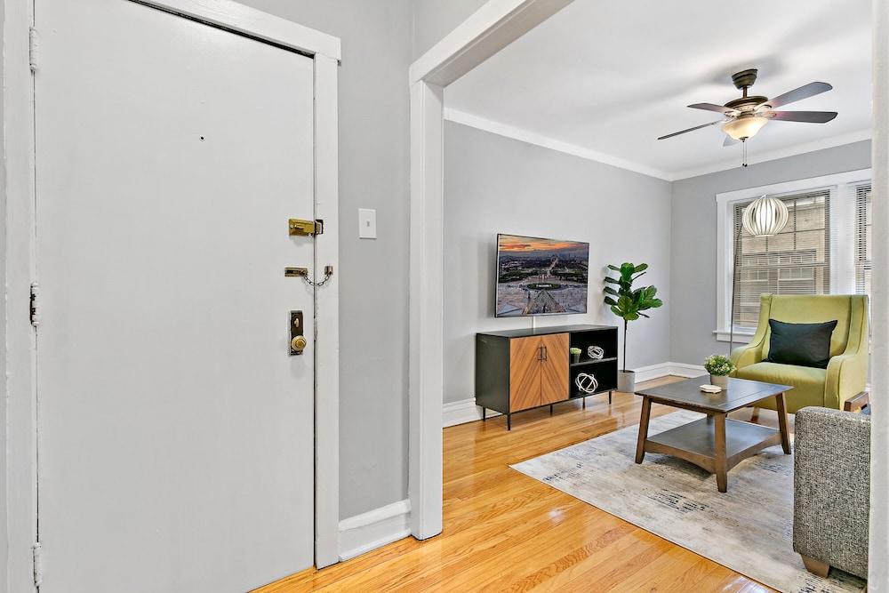 Well equipped 1BR in Chicago highlights