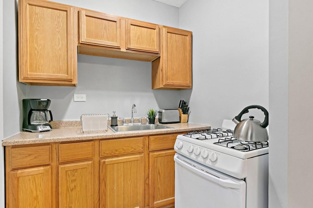 Well equipped 1BR in Chicago highlights