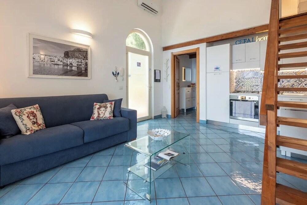 Luxury sea View, With Infinity Pool in Sicily