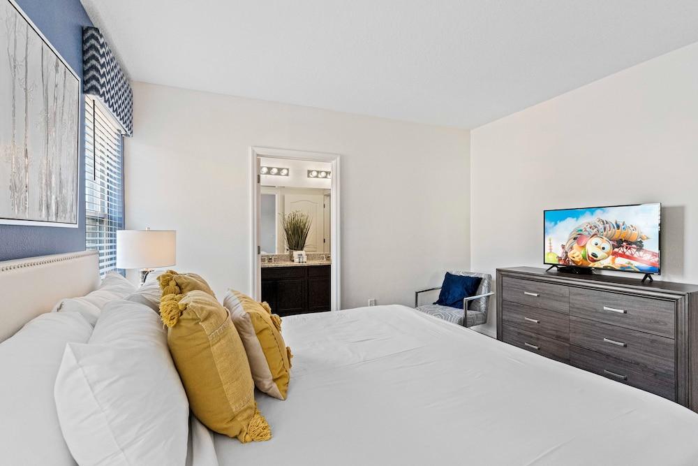 6049 Broad Oak Drive