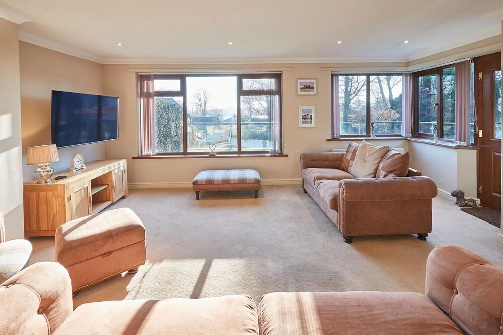 Host Stay The Chimneys