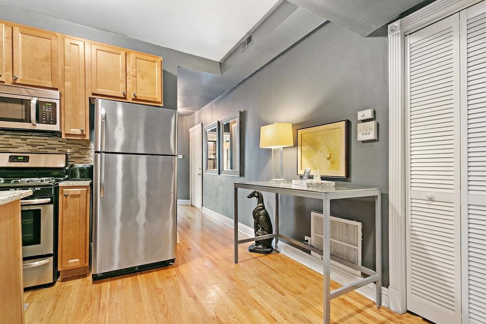 2BR Designer Apt in Festive Boystown