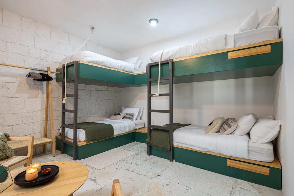 Sleeps 9 Outdoor Space PingPong Table