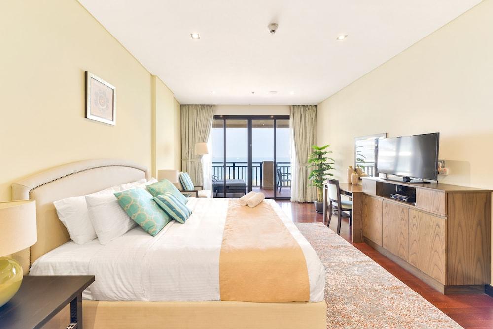 Anantara Residences - Beachfront - Private Beach and Lagoon Pool