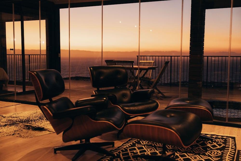 Klein Hangklip - Eco Mountain Cabin