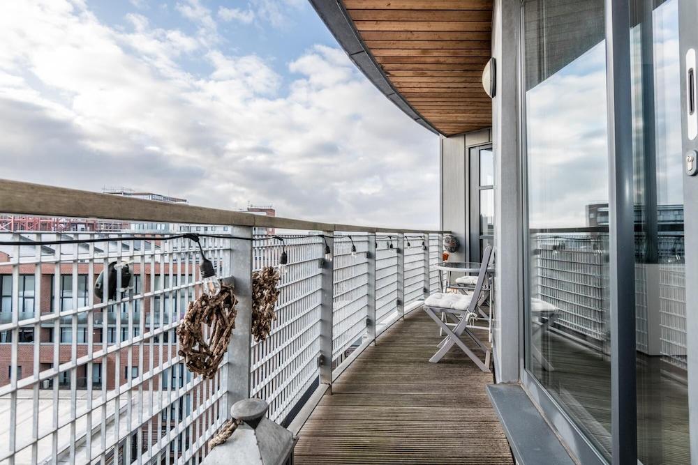 Central Penthouse With Balcony Parking
