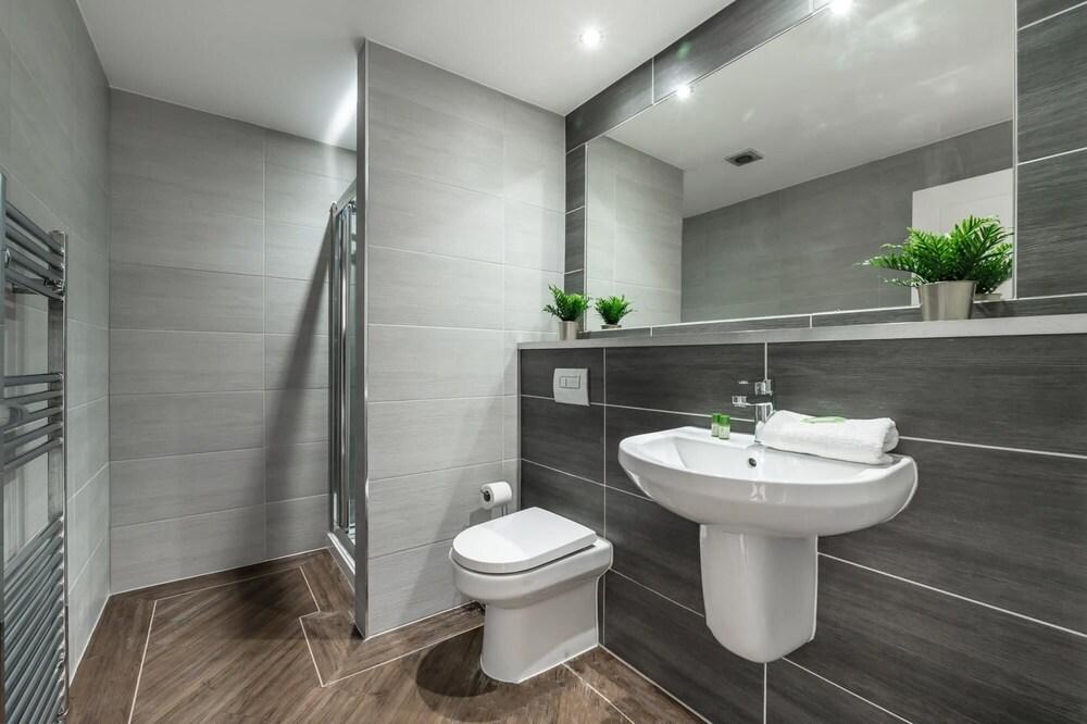 Host Apartments - Chic Manhattan Design Apt