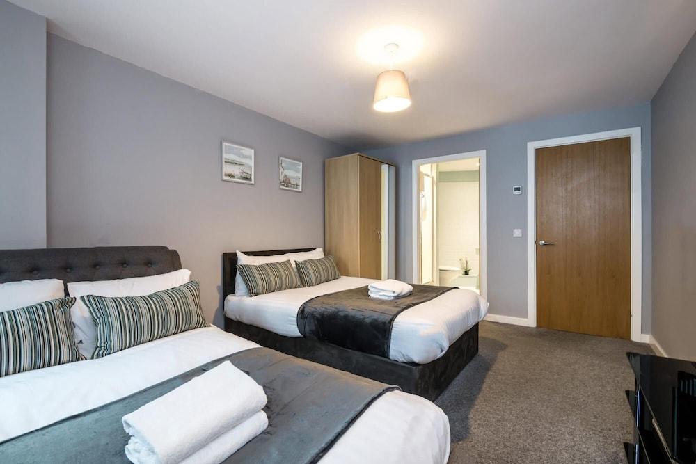 Large Modern Apt Near L1 - Super Central