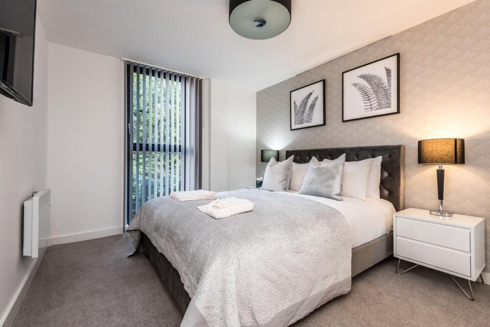 Stunning Central Apt With Free Parking