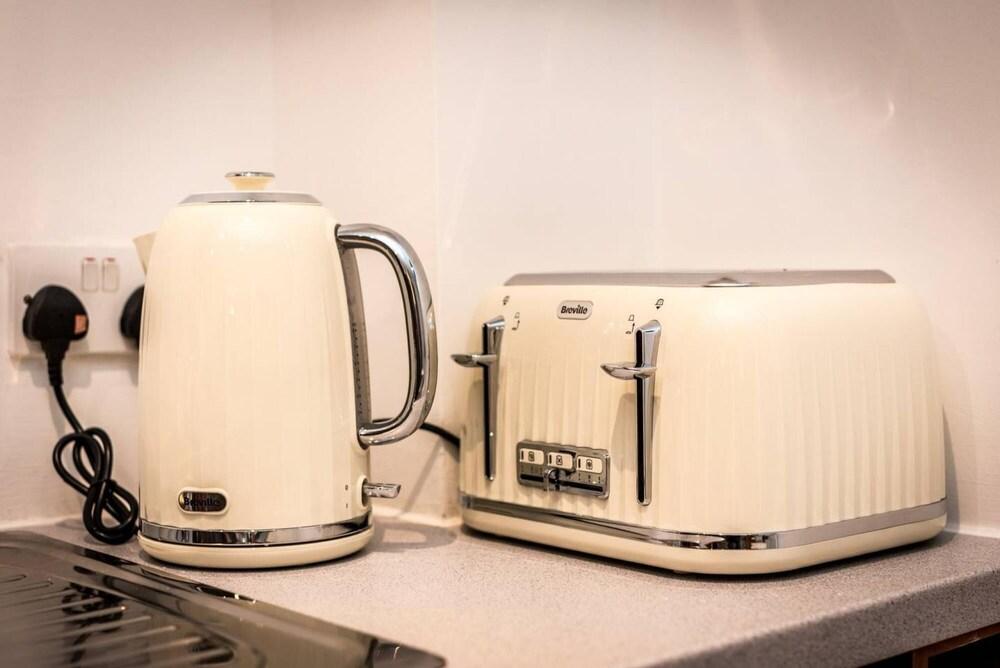 Stylish Modern L1 Apt - Walk Everywhere