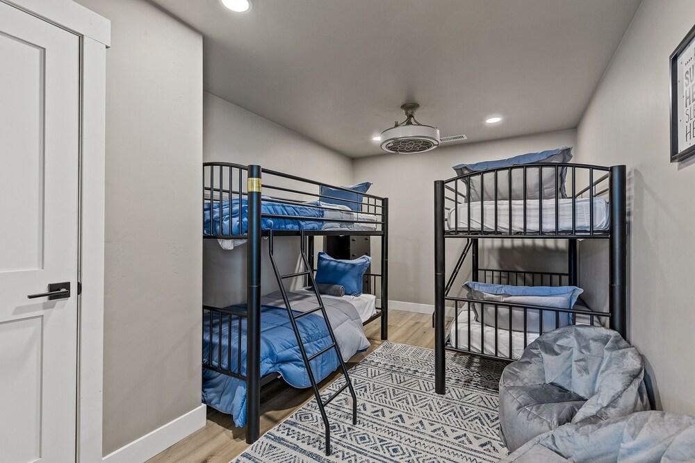 Grider Complex Flagstaff 4 Bedroom Home by Redawning