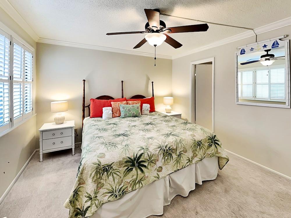 Bent Palm 218 by Distinctive Beach Rentals