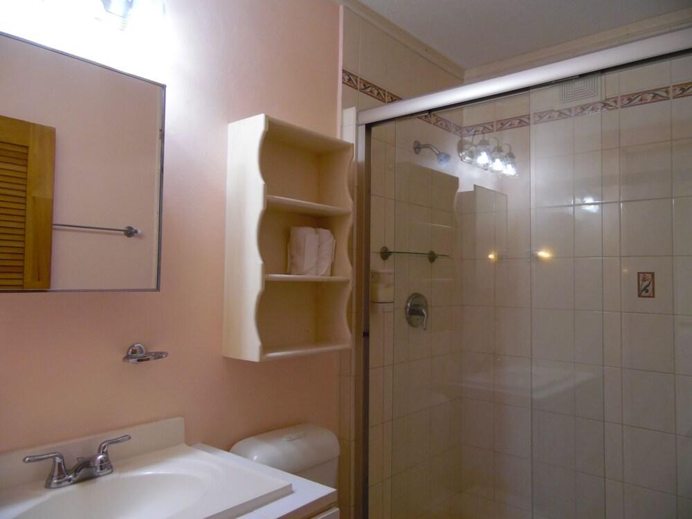 Fond Bay Suites Hotel