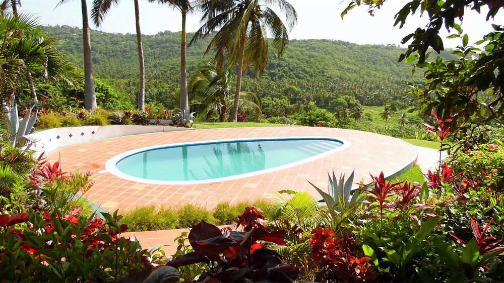 Fond Bay Suites Hotel