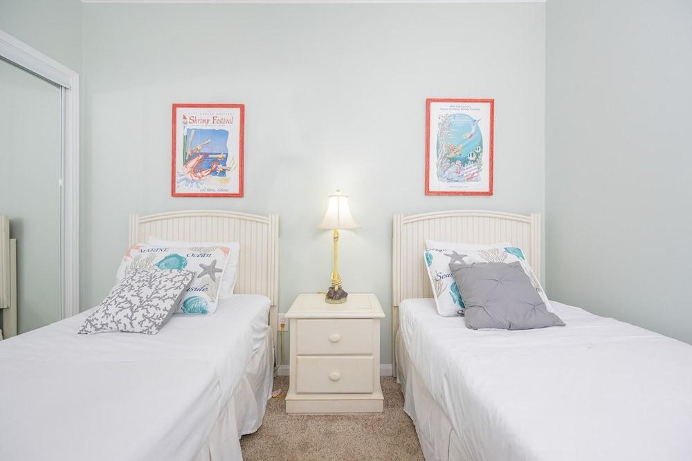 Romar Lakes 103e 2 Bedroom Condo