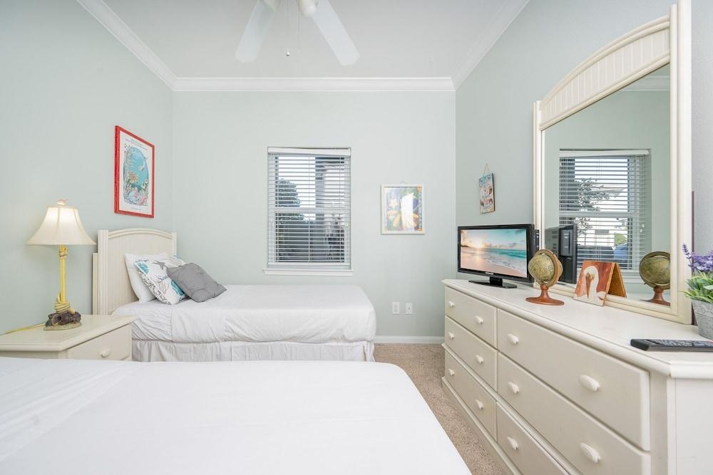 Romar Lakes 103e 2 Bedroom Condo