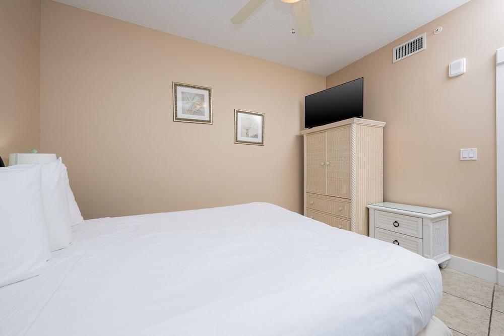 Island Tower 601 3 Bedroom Condo