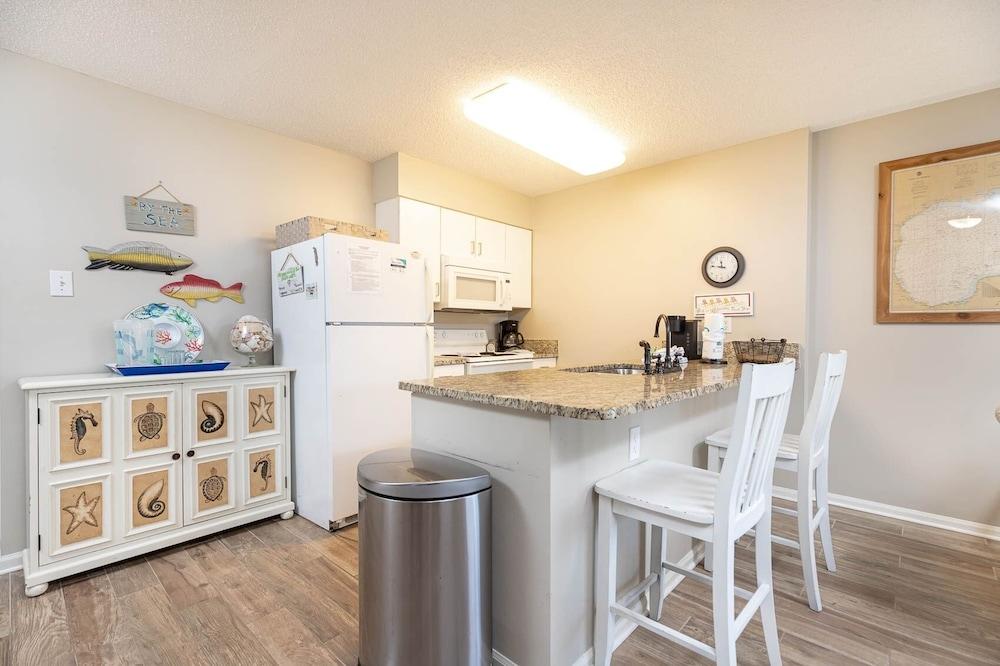 Tradewinds 706 2 Bedroom Condo