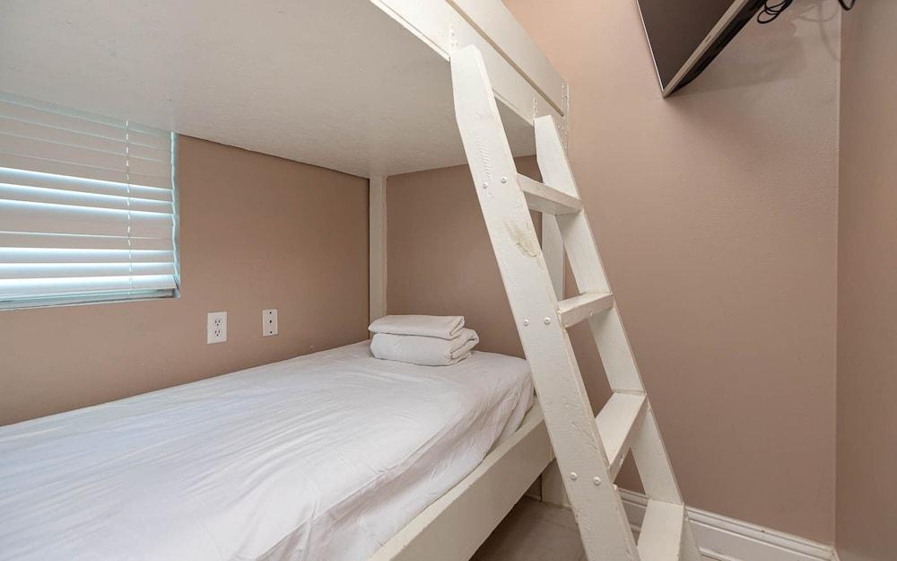 Lighthouse 814 2 Bedroom Condo