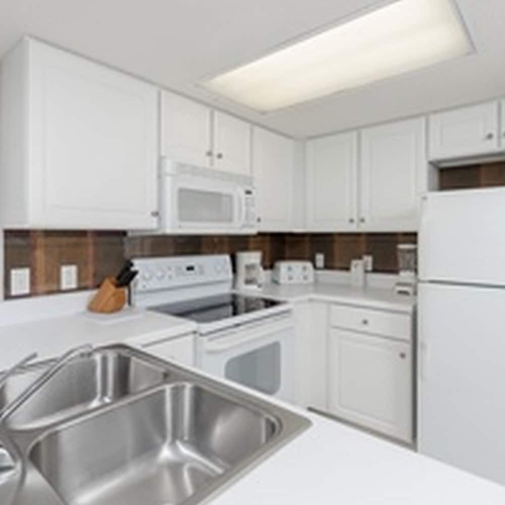 Phoenix All Suites West by Brett Robinson