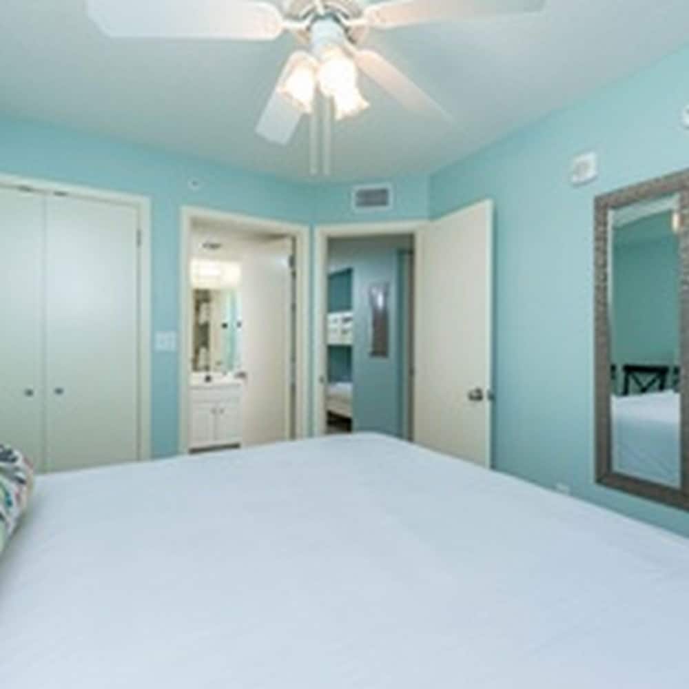 Phoenix All Suites by Brett Robinson