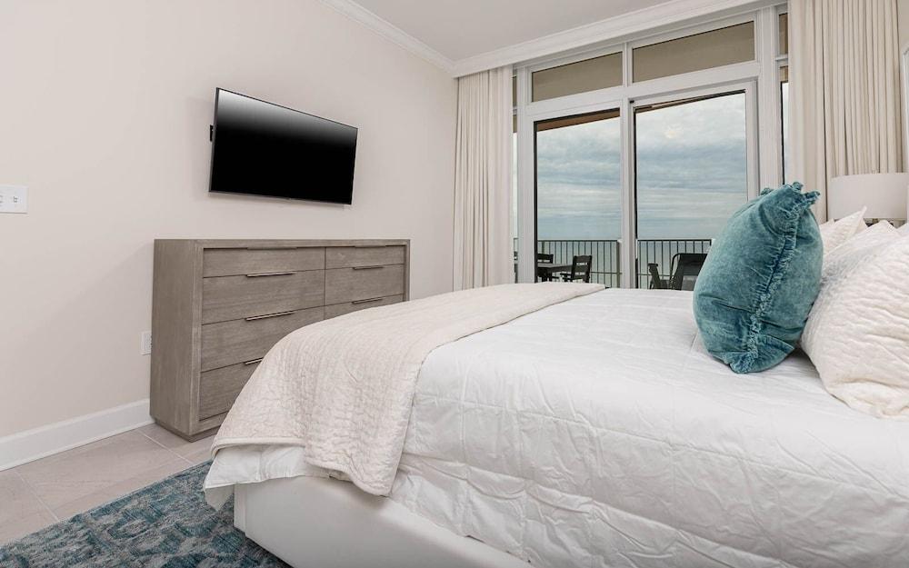 Phoenix Gulf Tower 1004 4 Bedroom Condo