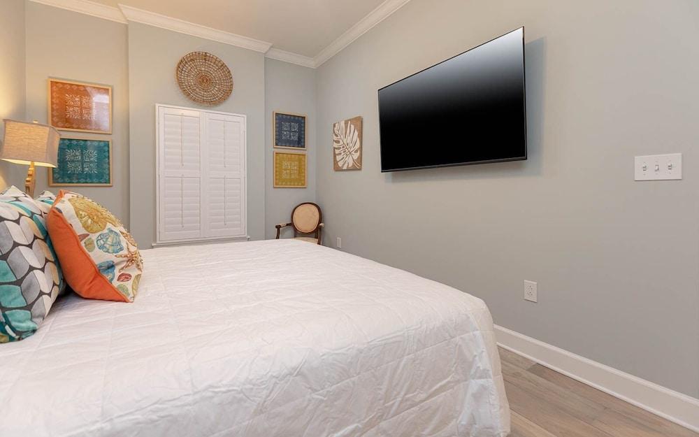 Phoenix Gulf Tower 1702 2 Bedroom Condo