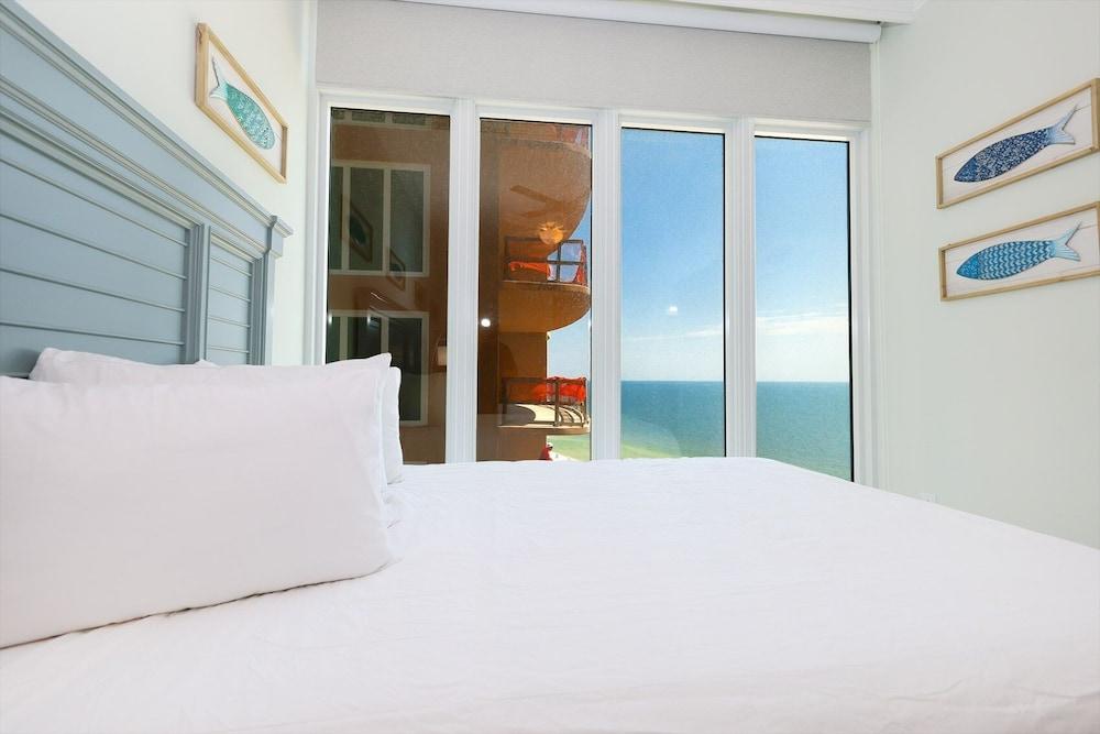 Phoenix Gulf Tower 1604 4 Bedroom Condo