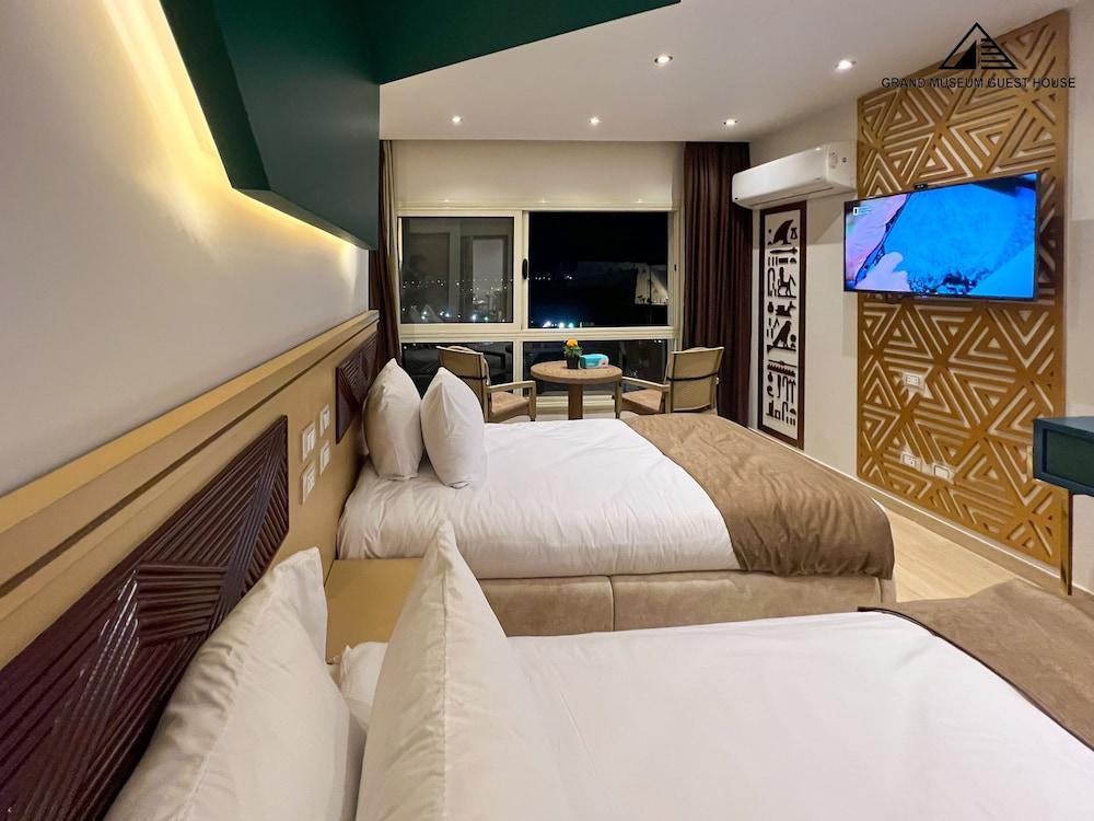 Grand Museum Guest House pyramids view