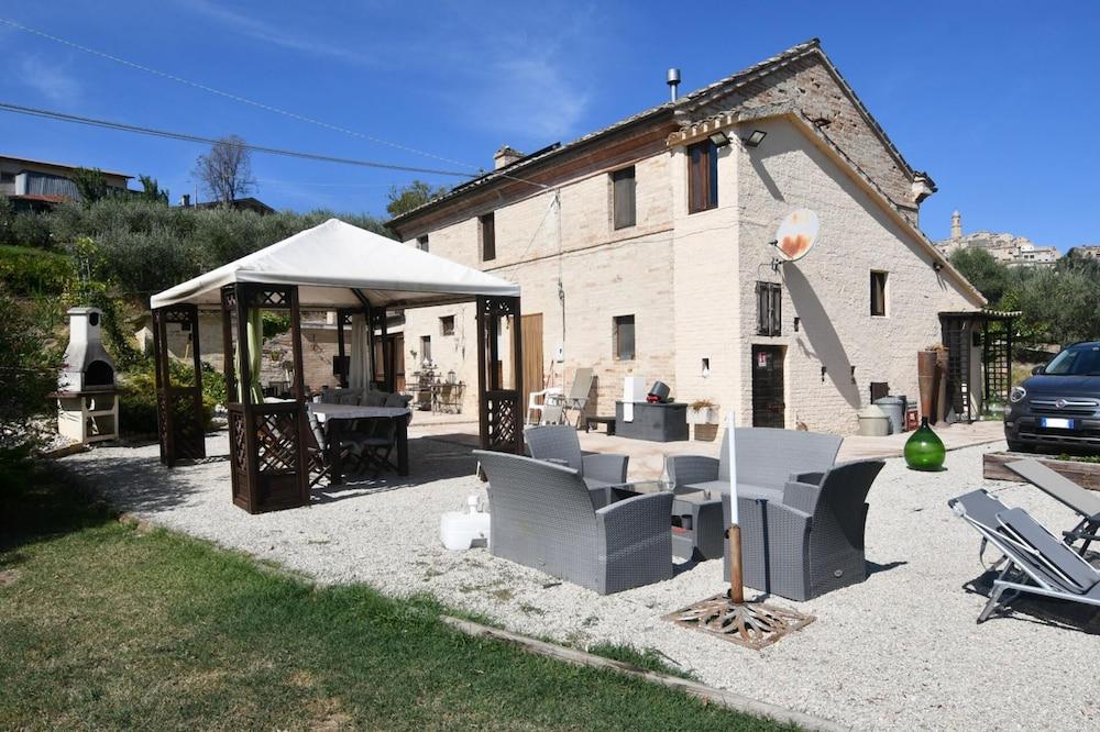 Charming 2-bed Apartment in Petritoli