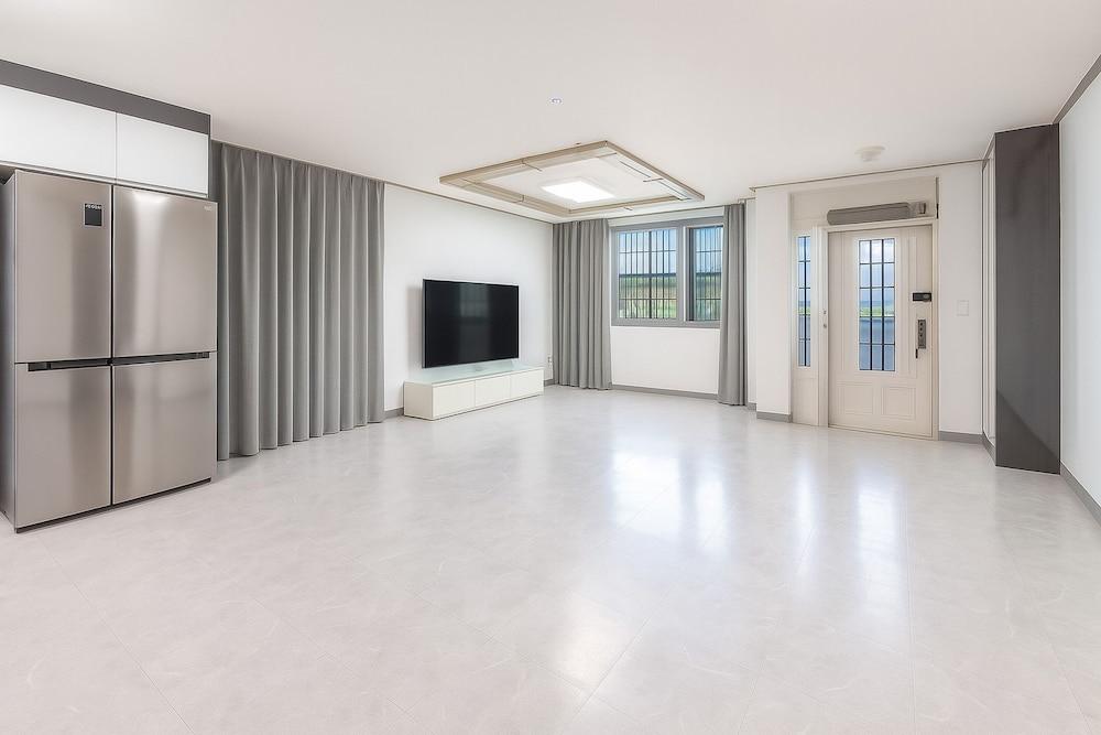 Taean Hagampo Rendezvous Pension