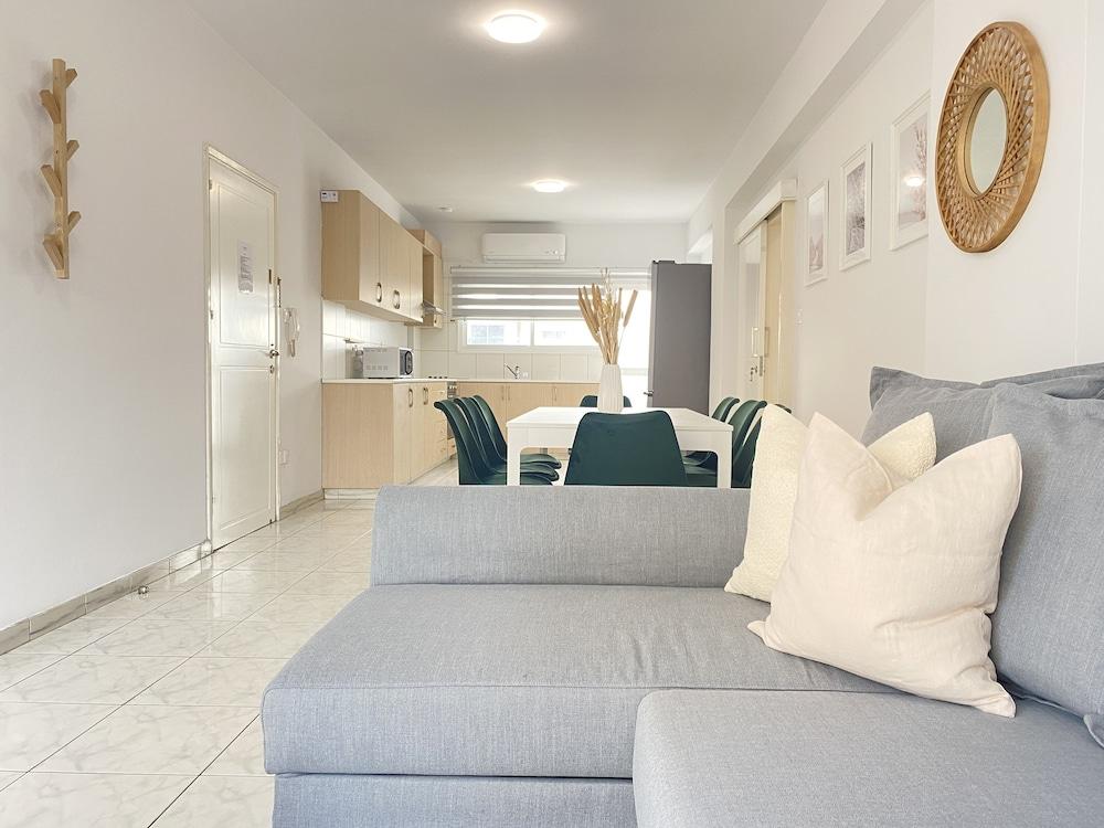 Phaedrus Living Town Flat Stephania 302