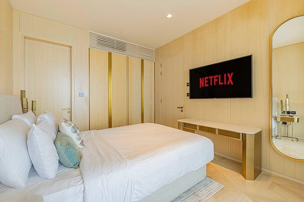 Five Palm 2br - High Floor With Full Marina View