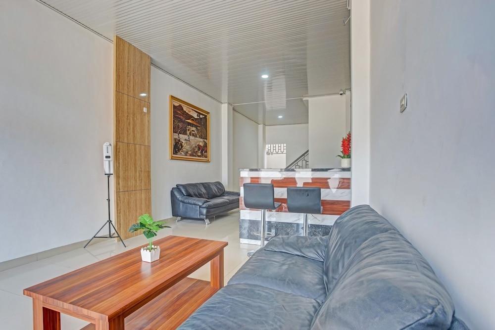 Super OYO 90772 Terakostel