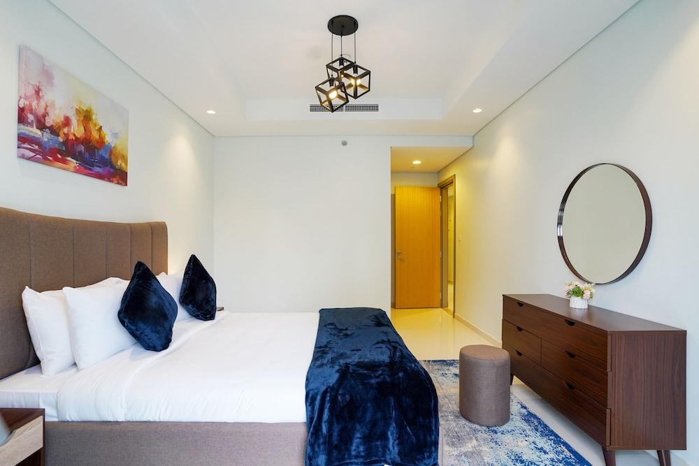 Tanin - Chic Apt With Infinity Pool and Burj Khalifa View