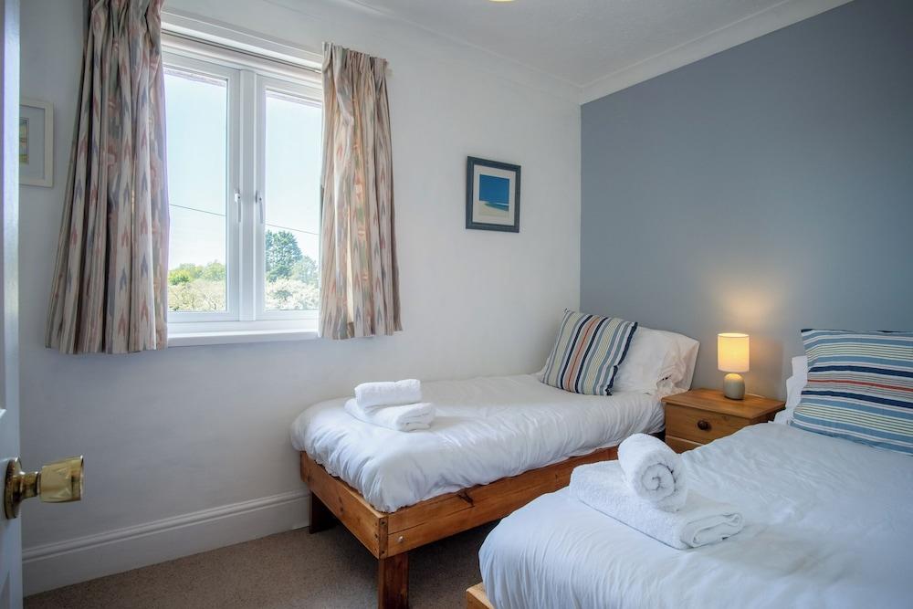 Maytree Cottage - 4 Bedroom Holiday Home - Tenby