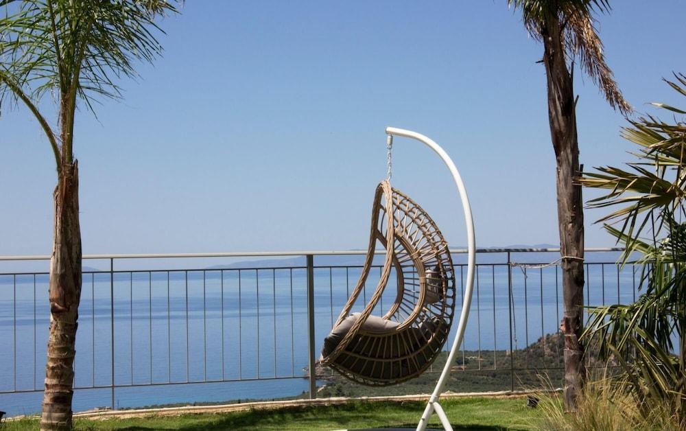 Irini Villa by Elrin Villas Mani