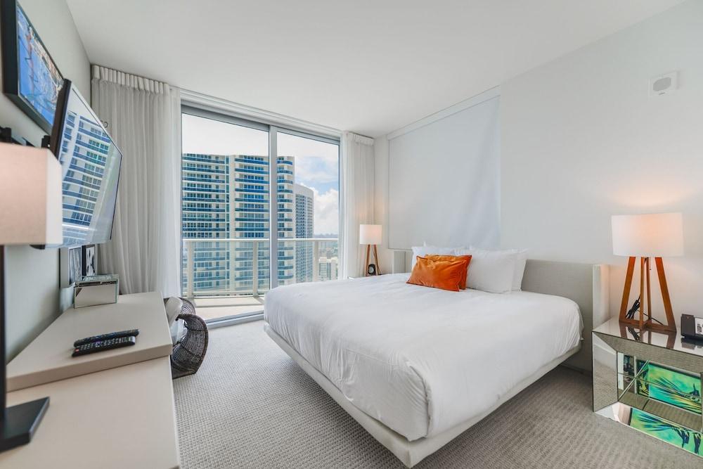 Stunning Condo, City Views