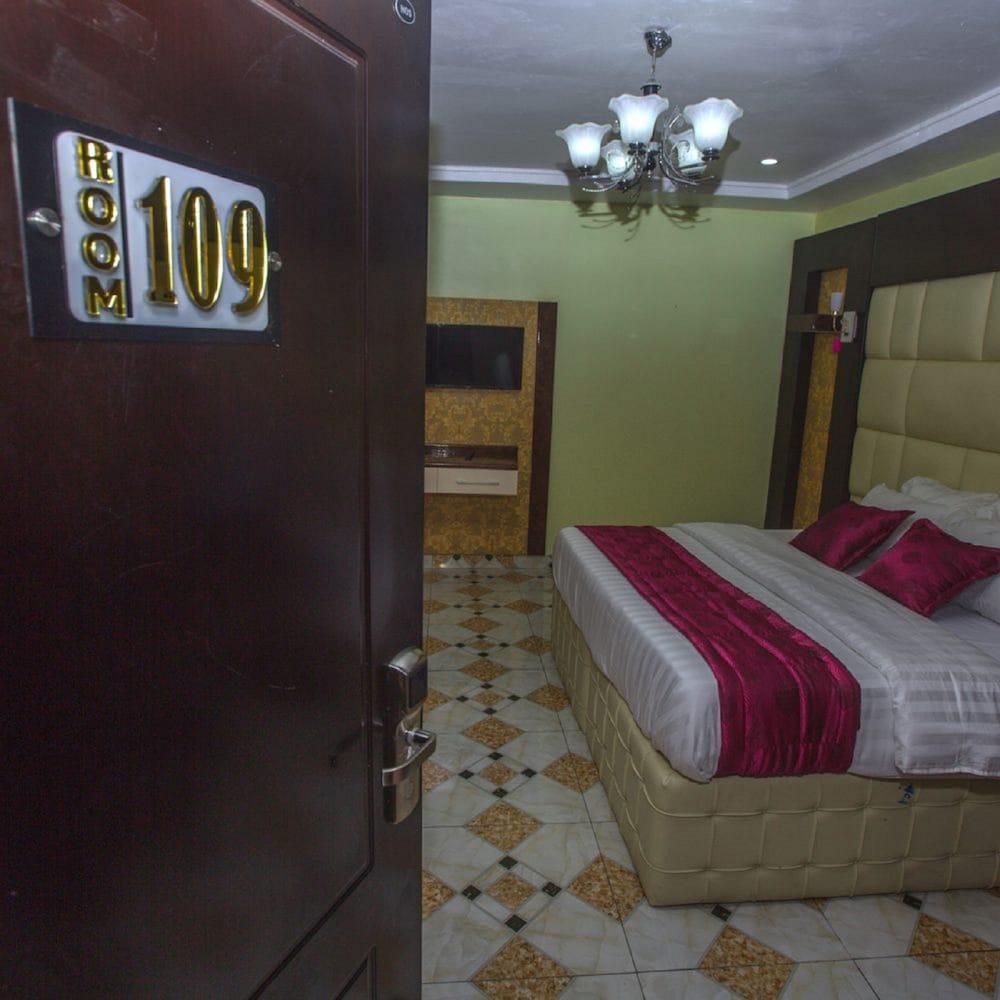 Doreen Grand Hotel & Suites