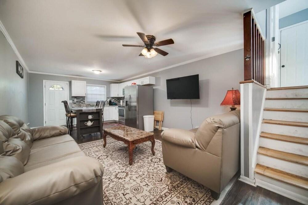 Mid-city Serenity Downstairs