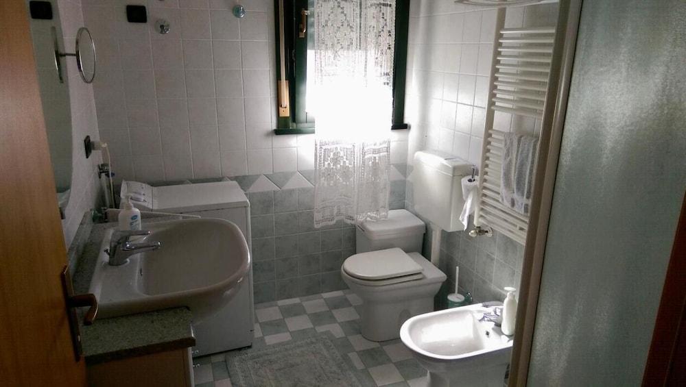 Jody Bibione, Poolside Apartment With Garden