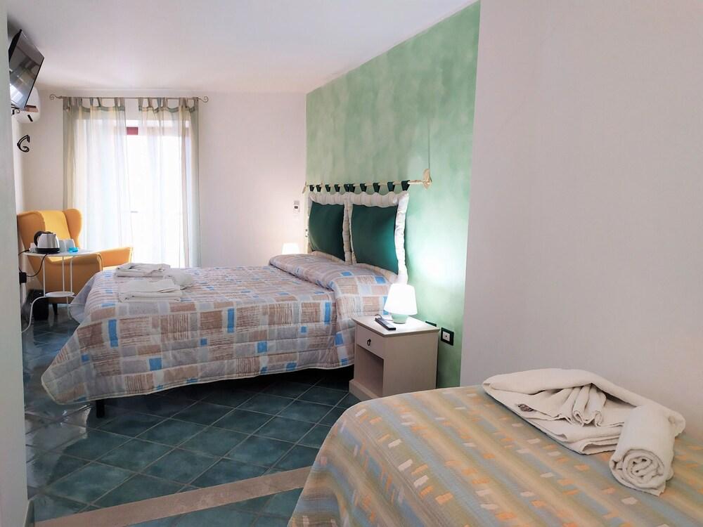 Maranola Sweet House