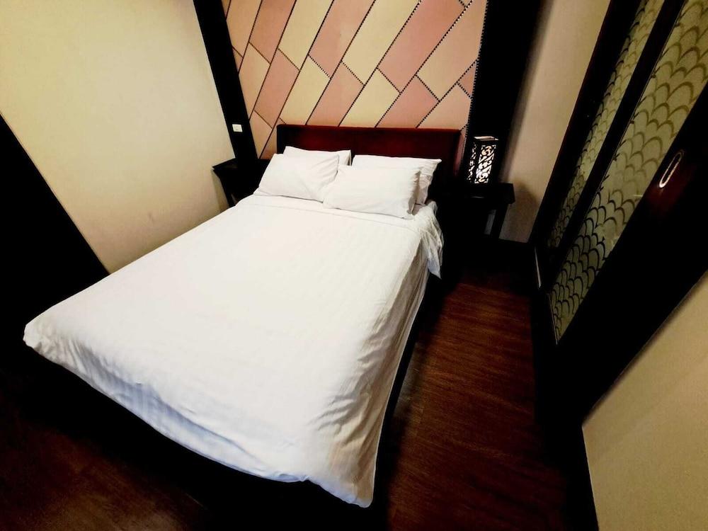 6C - 2 Bedroom Downtown Apartment With Shared Pool